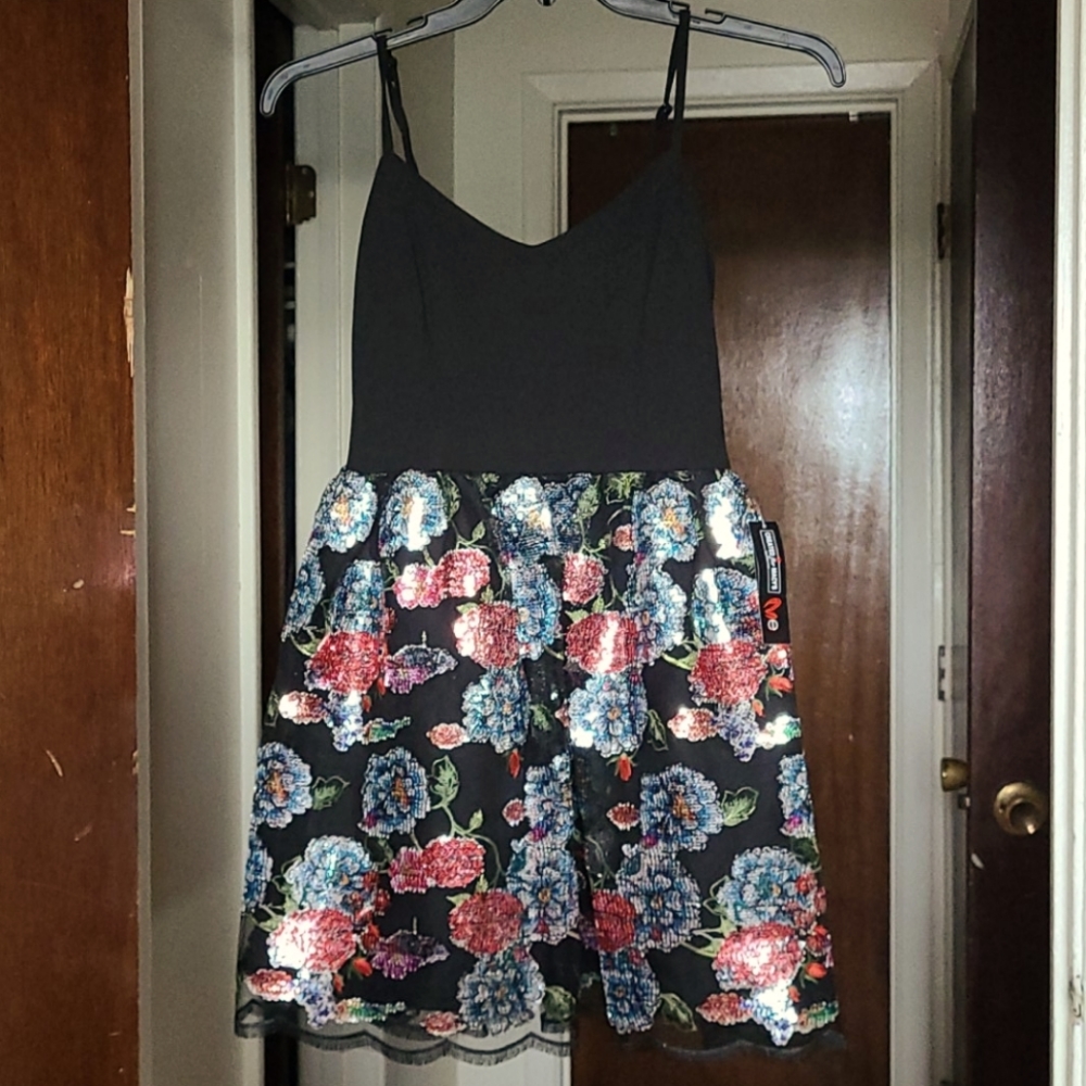 Dress - Picture 2 of 2